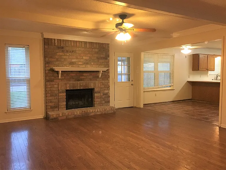 606 Circle Creek Dr — Photo 3