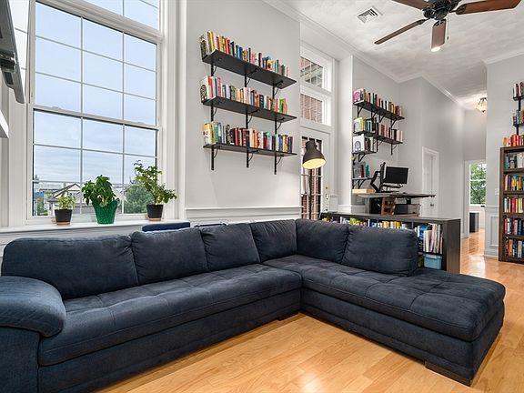 4th image of 215 Harvard St #40