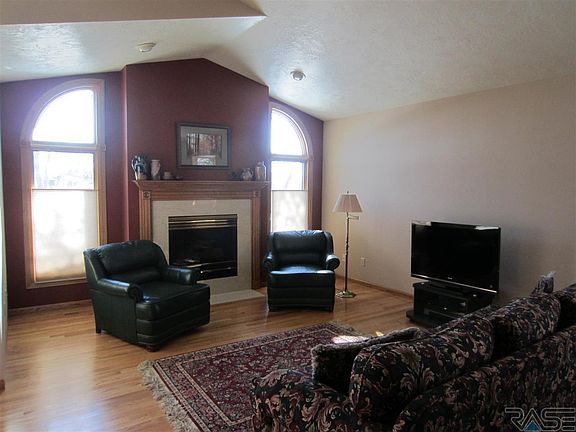 2nd image of 900 E Justin Dr