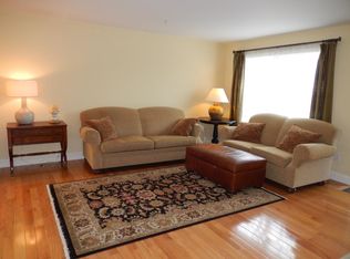 302 Goldenrod Ct, Warrington, PA 18976