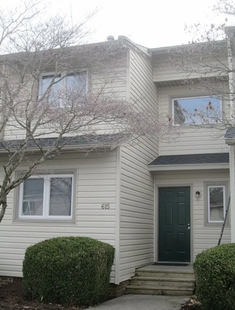 4 Bedroom 2.5 Bath Townhouse — Photo 1