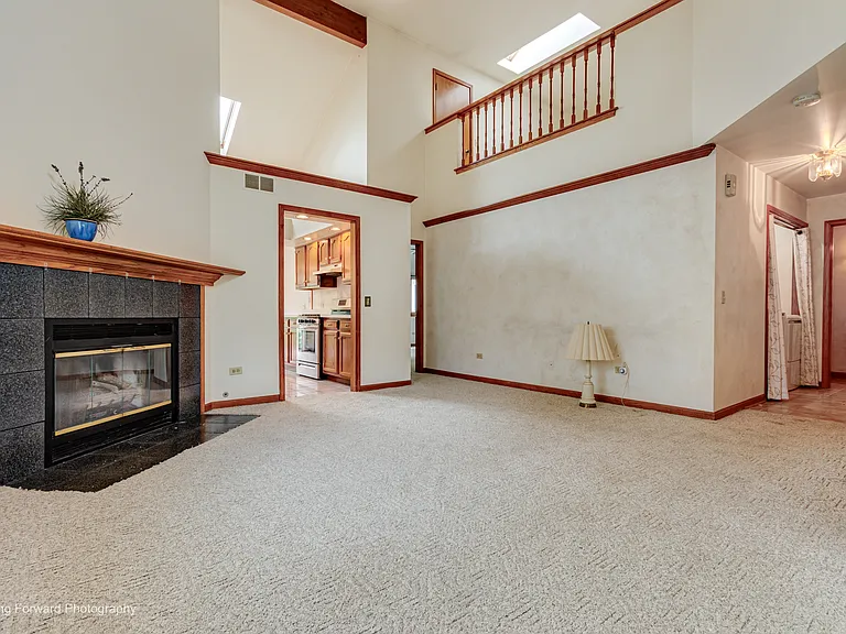 69 N Lambert Rd — Photo 7