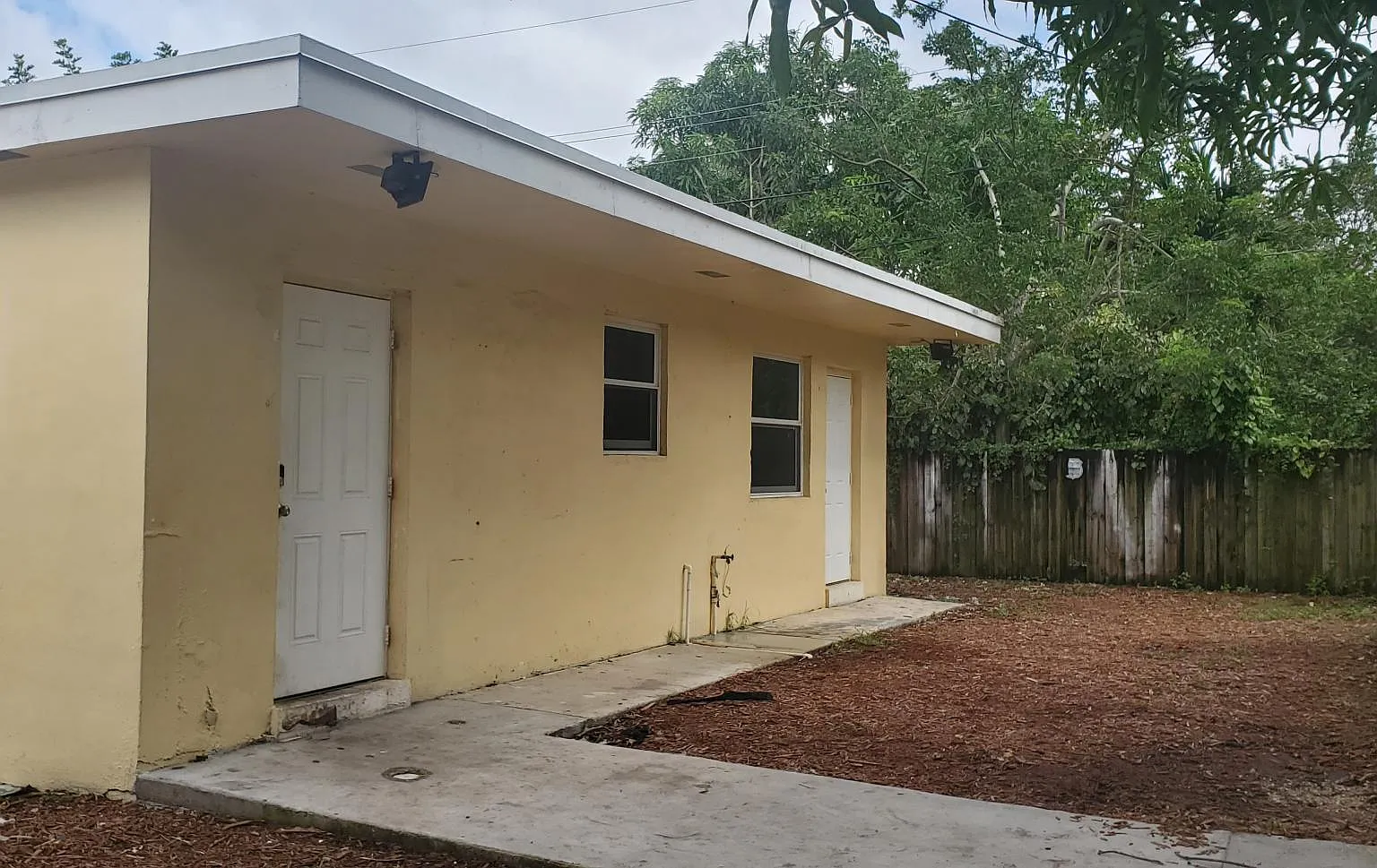 1708 NW 9th Ave — Photo 2