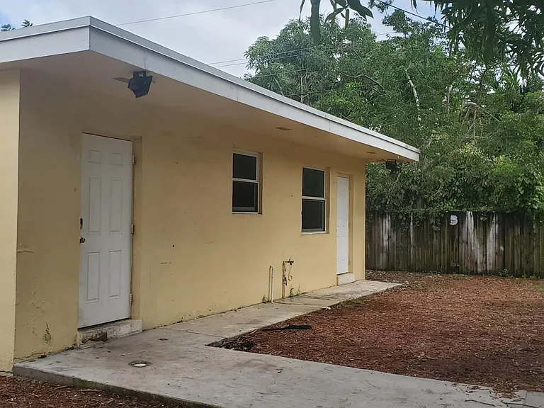1708 NW 9th Ave #C — Photo 2
