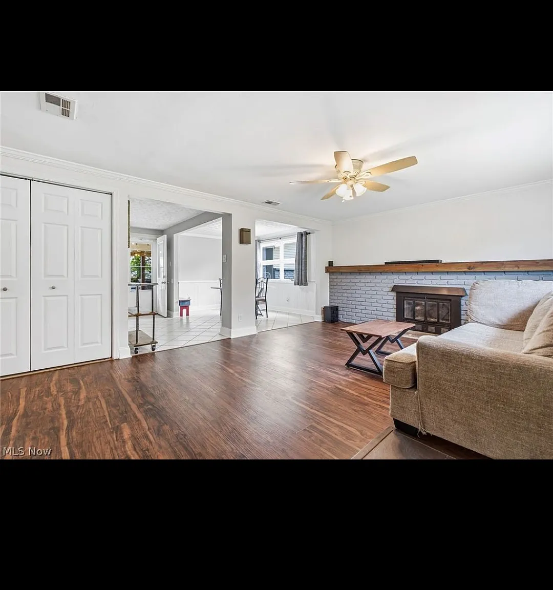 3 bed, 1092 sqft, $1,900 — Photo 3