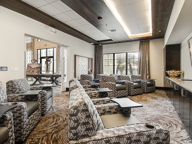 Overture Stone Oak 55+ Apartment Homes — Photo 11