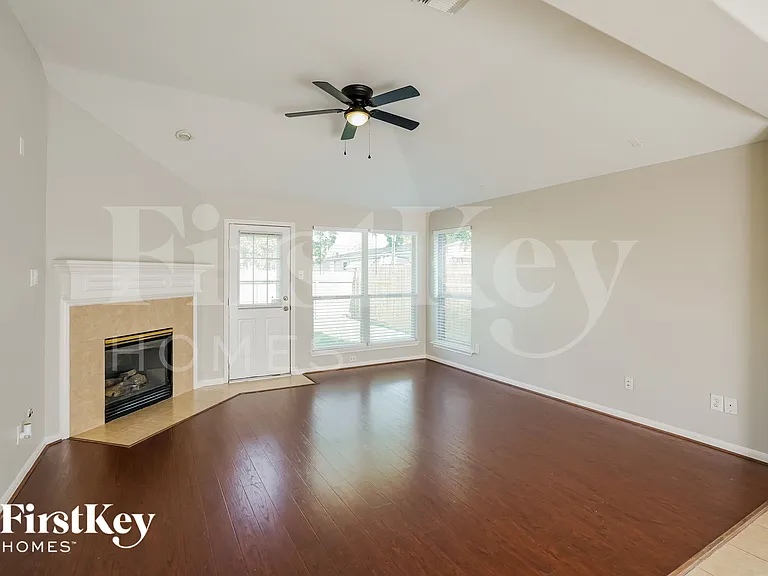 3310 Rainport Dr — Photo 3