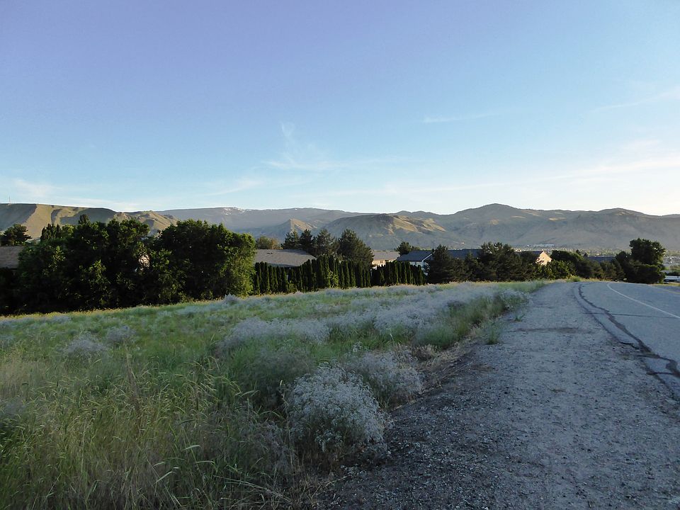 3 parcels totaling 6.11 acre