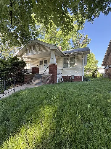 1337 N Maple Ave Photo 1