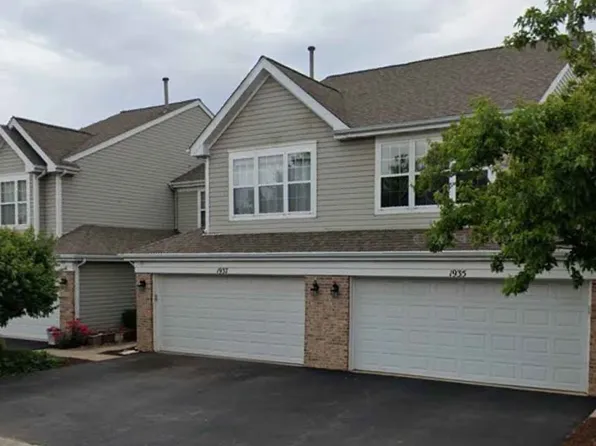 1933 Town Dr, Naperville, IL 60565