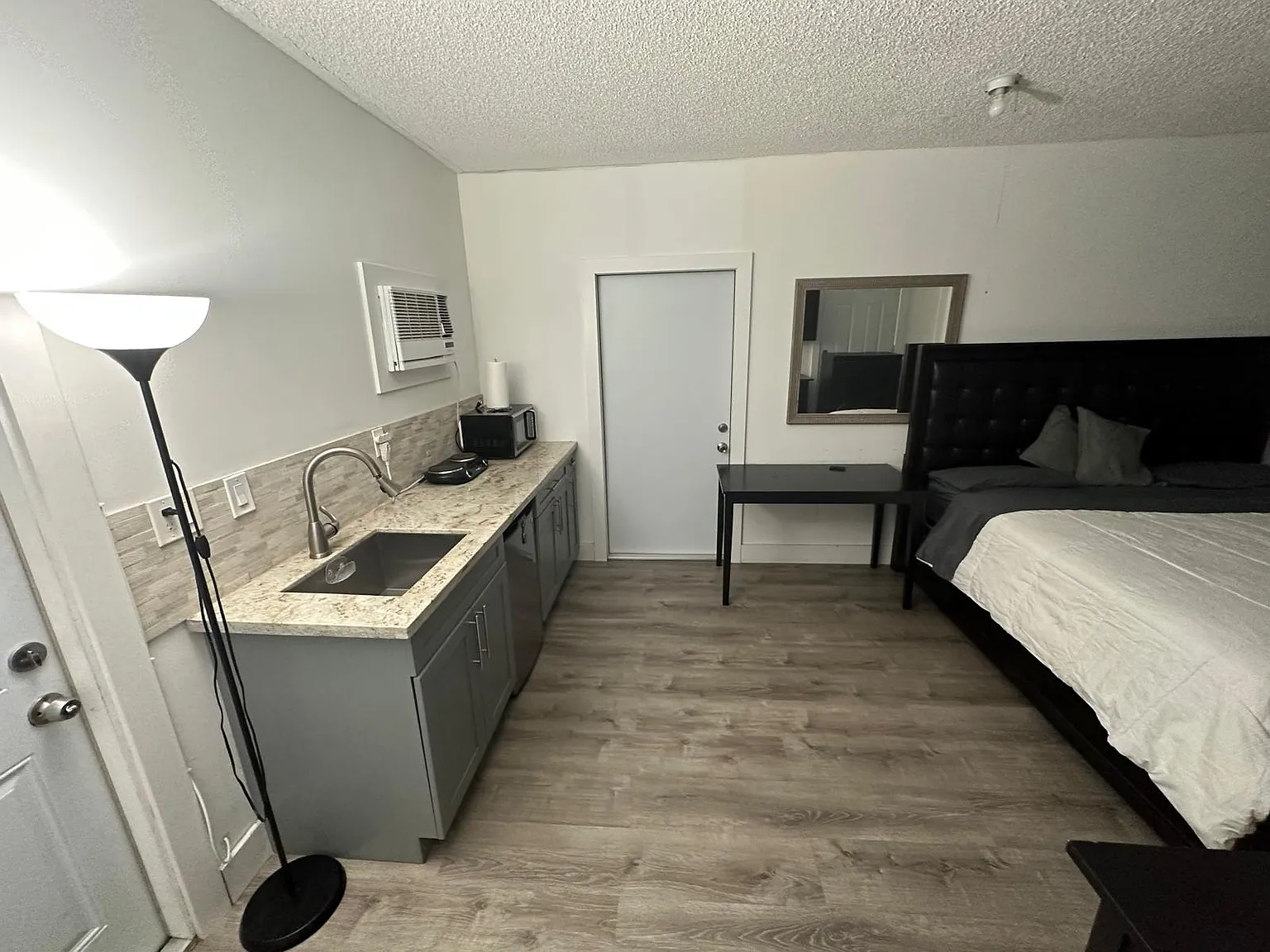 Studio, 400 sqft, $1,000 — Photo 3