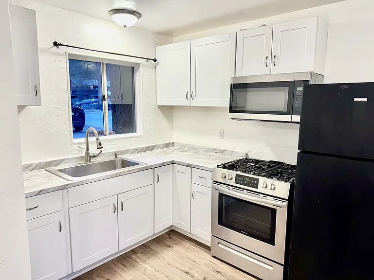 3072 Sacramento Ave #B — Photo 8