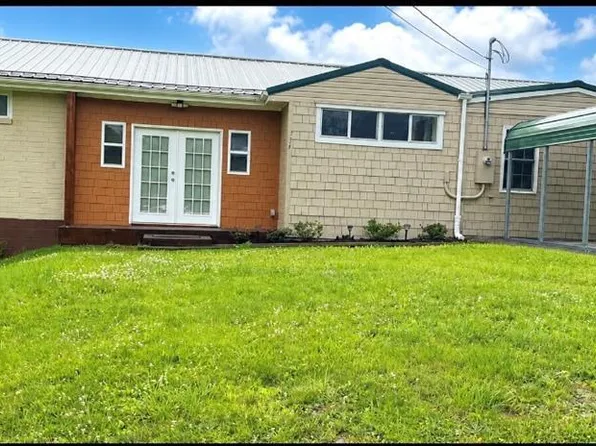 314 Hillcrest Dr, Bluefield, VA 24605