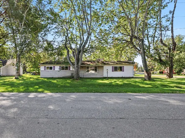 843 Golfview Ave, Algonac, MI 48001