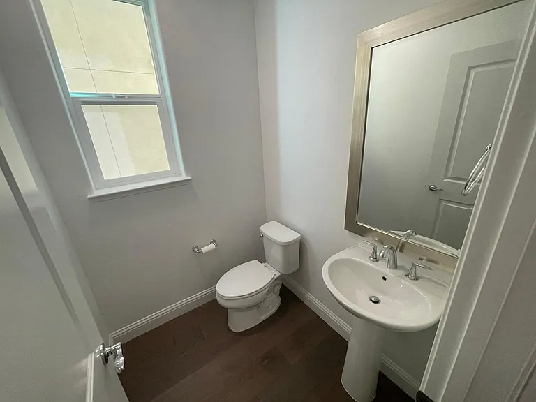 3229 Albany Ter — Photo 21