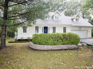 2S979 Red Oak Dr, Elburn, IL 60119