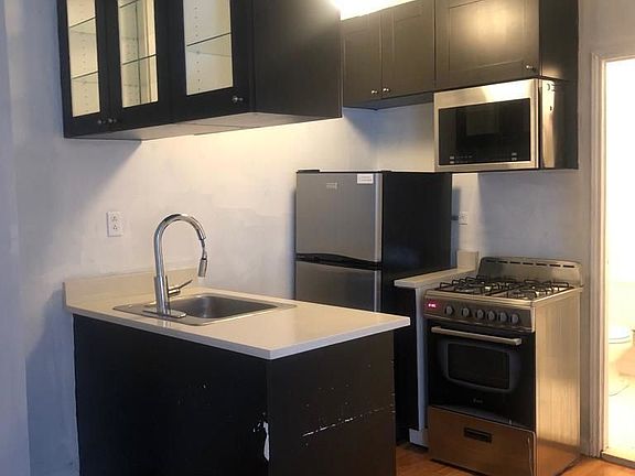 2nd image of 370 W 52nd St #3CC