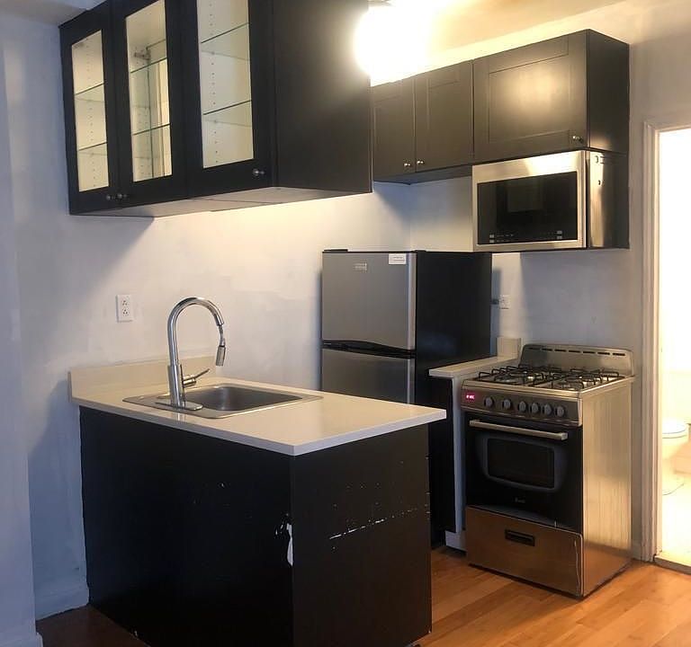 1st image of 370 W 52nd St APT 3C1