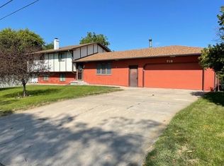 718 20th St, Gothenburg, NE 69138