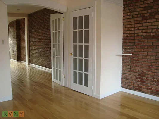 Rented by KVNY Soho | media 30