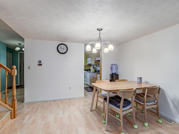 5th image of 10853 Lakehurst Ct