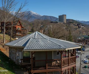 145 W Holly Ridge Rd, Gatlinburg, TN, 37738