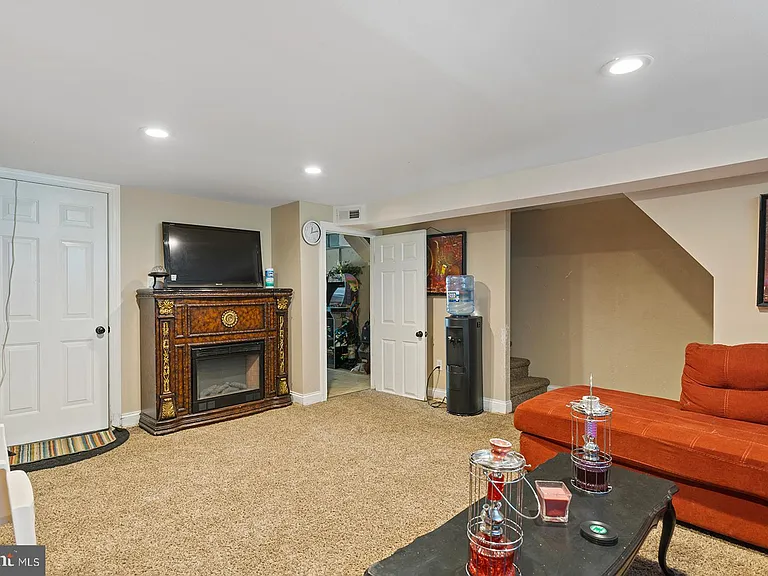 2874 Tolbut St — Photo 16