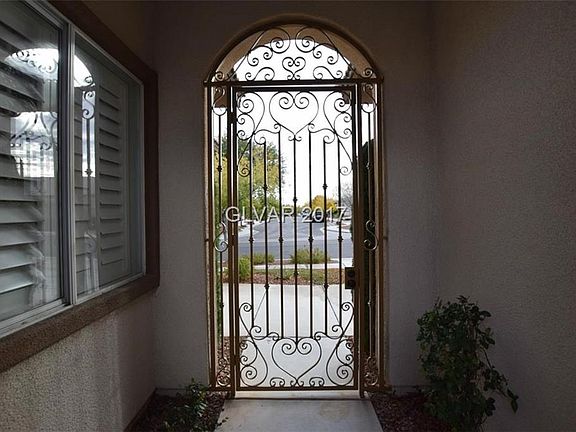 5th image of 10376 Stanberry Ave