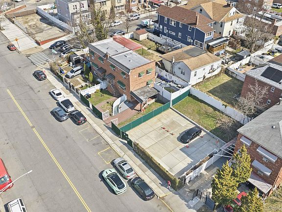 3rd image of 2864 Dewey Avenue