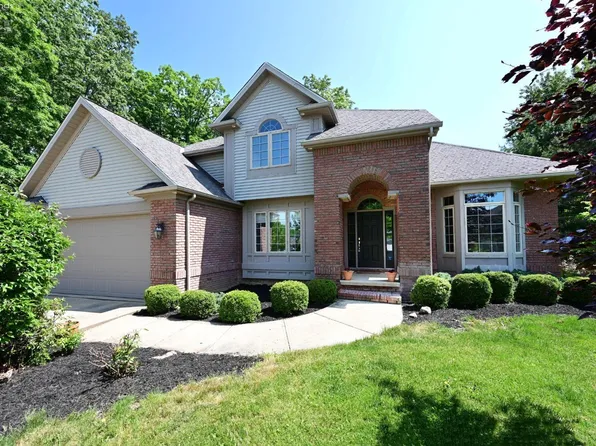 1055 Shawnee Ct, Vermilion, OH 44089