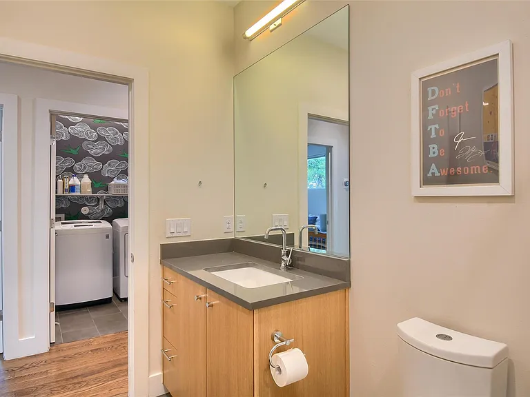 1009 E Riverside Dr #B — Photo 24