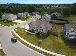 809 Cedar Ridge Dr, Raymore, MO 64083