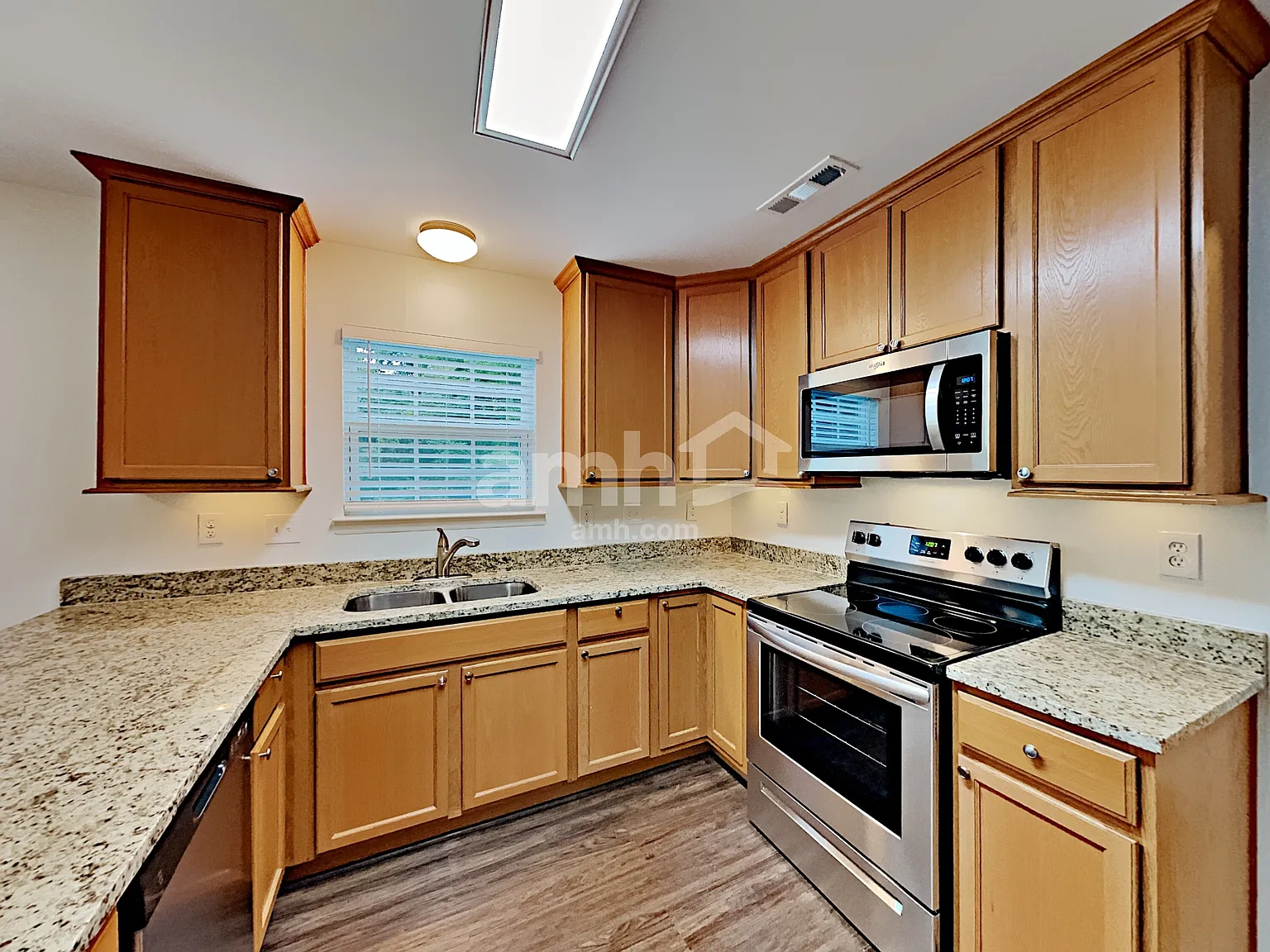 3 bed, 2.5 bath, 2080 sqft, $2,365 — Photo 4