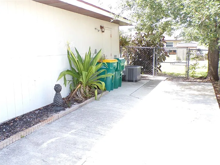 10104 Willmington Blvd — Photo 18