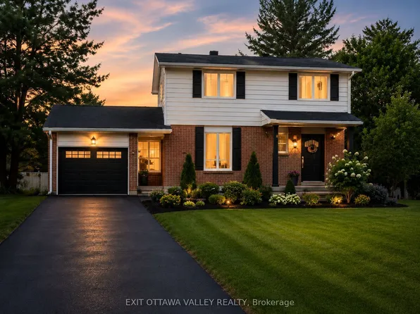 13 S Tamarack St, Deep River, ON K0J 1P0