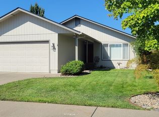 2210 SW Bridge St, Grants Pass, OR 97526