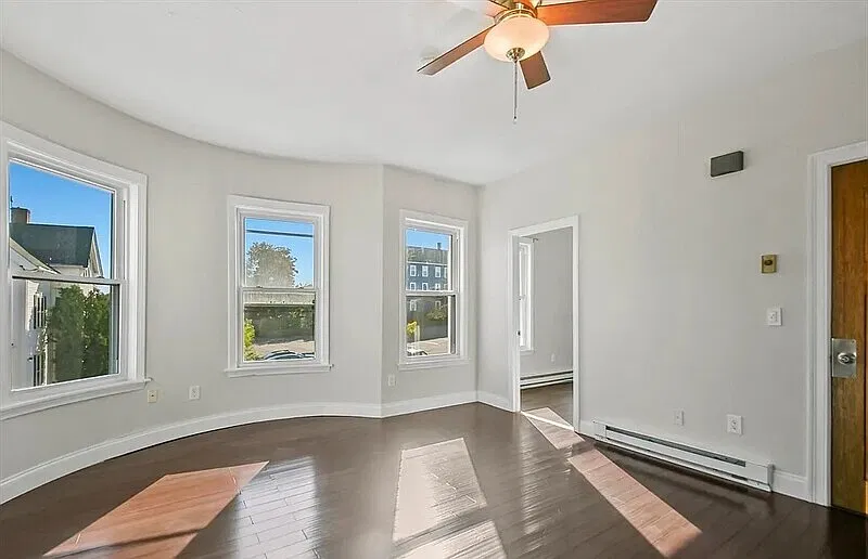 1 bed, 1.0 bath, 702 sqft, $1,480 — Photo 2