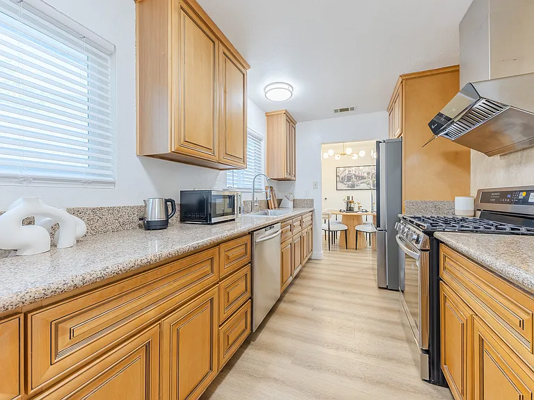 2503 Sierra Leone Ave — Photo 17