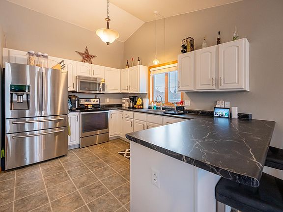 3rd image of 224 Maverick Dr