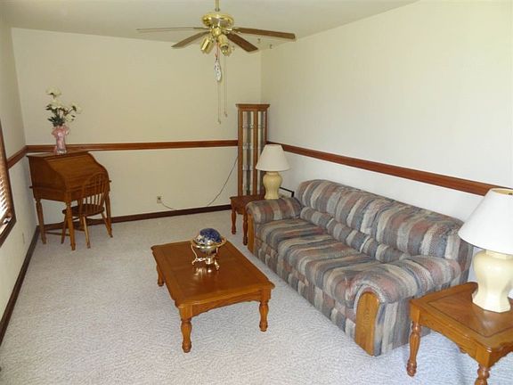 3rd image of 2415 Saratoga Dr