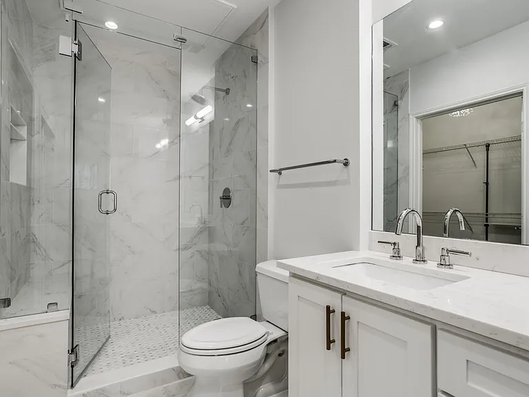 3225 Turtle Creek Blvd #220 — Photo 5