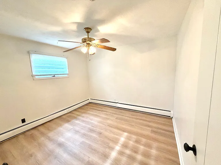 33 Campus Dr N — Photo 17