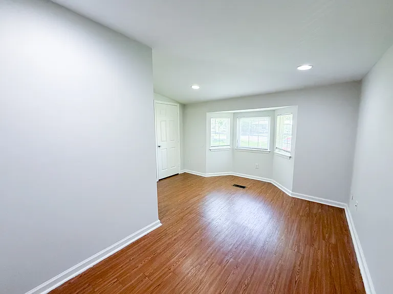 1666 Mayhew St — Photo 8