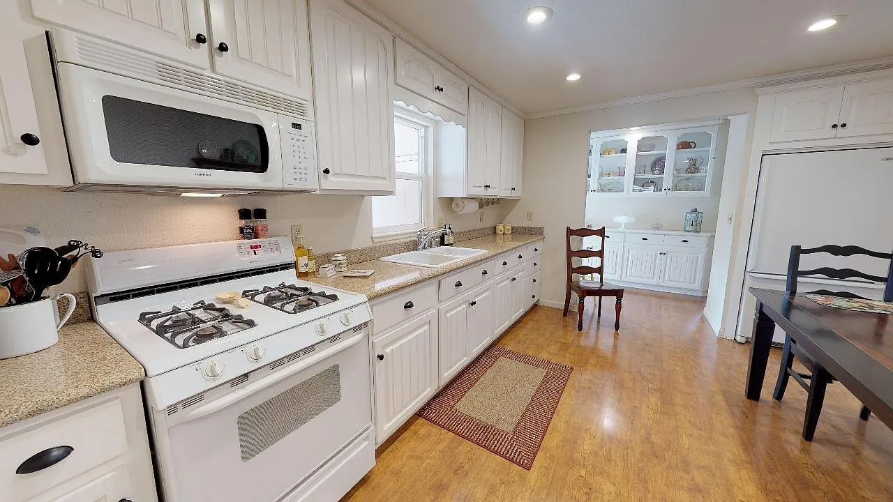 1348 Teresa St photo 1