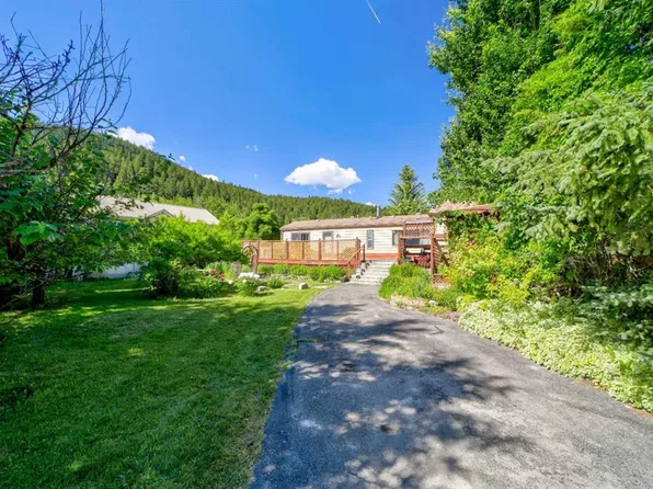 5670 N 16th Ave, Crowsnest Pass, AB T0K 0M0