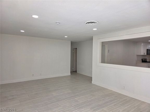 3rd image of 3175 Palmdale St