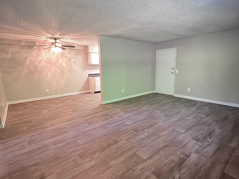 Bell Hollow Apartments — Photo 37
