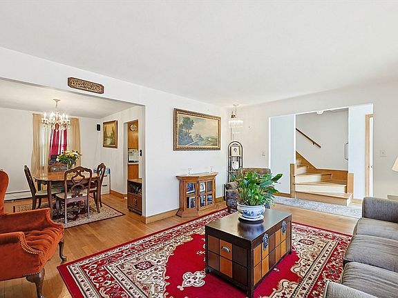 5th image of 70 Blake St