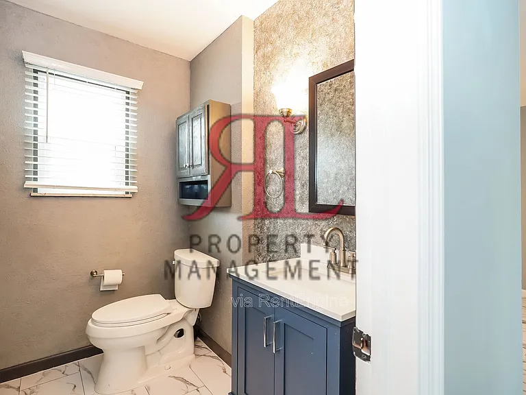 3501 Woodlawn Ave — Photo 16