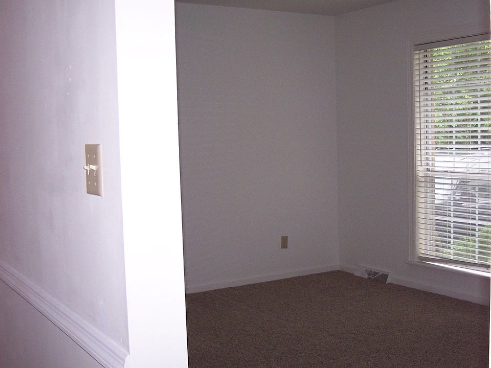 2nd image of 905 Dwyer Ave